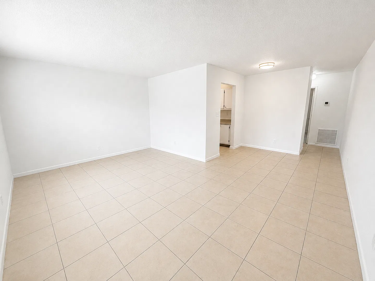 2306 NW 9 Ave — Photo 4