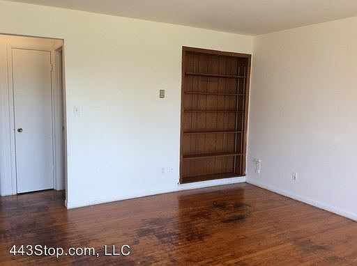 1st image of 2104 Meadowvale Ct #B