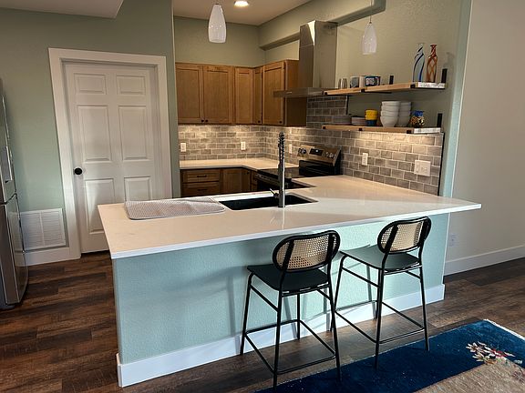Full kitchen