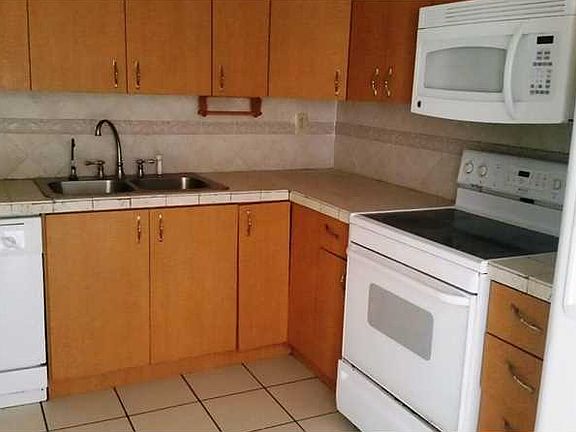 5th image of 1623 Collins Ave APT 711
