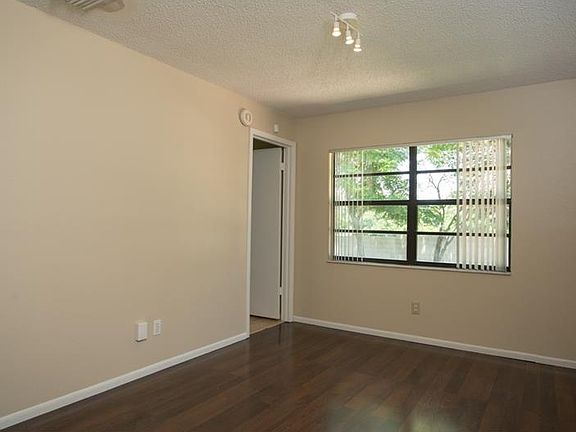 4th image of 7658 Clubhouse Estates Dr