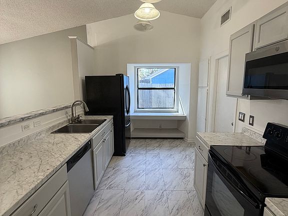 4th image of 514 Sunnyside Ct