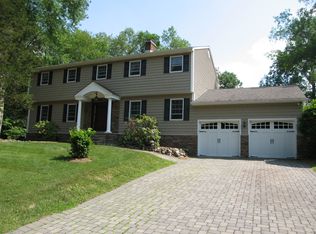 2 Seminole Dr, Ringwood, NJ 07456