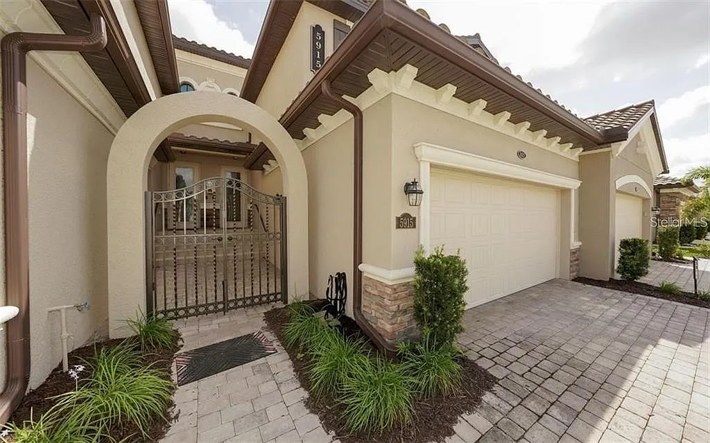 3 bed, 2.0 bath, 2108 sqft, $4,800 — Photo 2