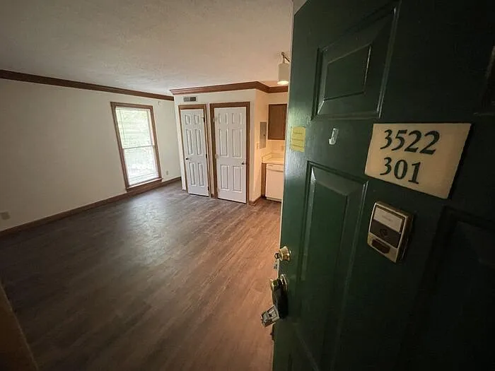 1 bed, 1.0 bath, $1,045 — Photo 4