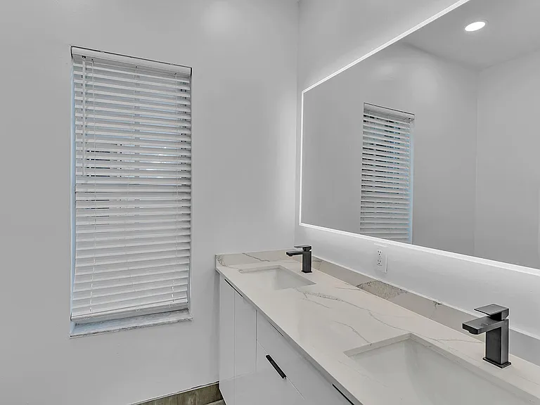 3420 Washington Ln — Photo 20