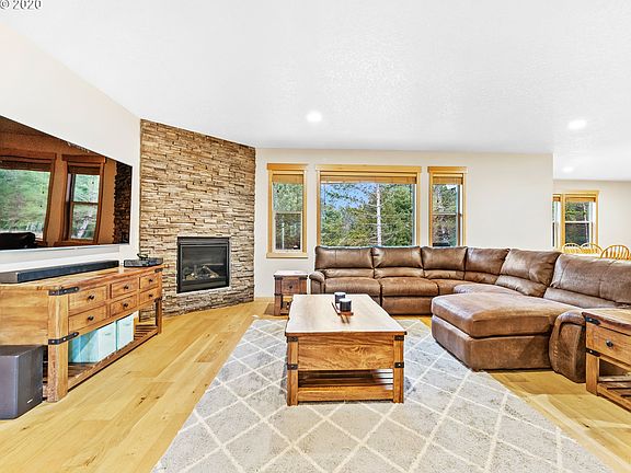 5th image of 30724 SE Willow Grace Ln