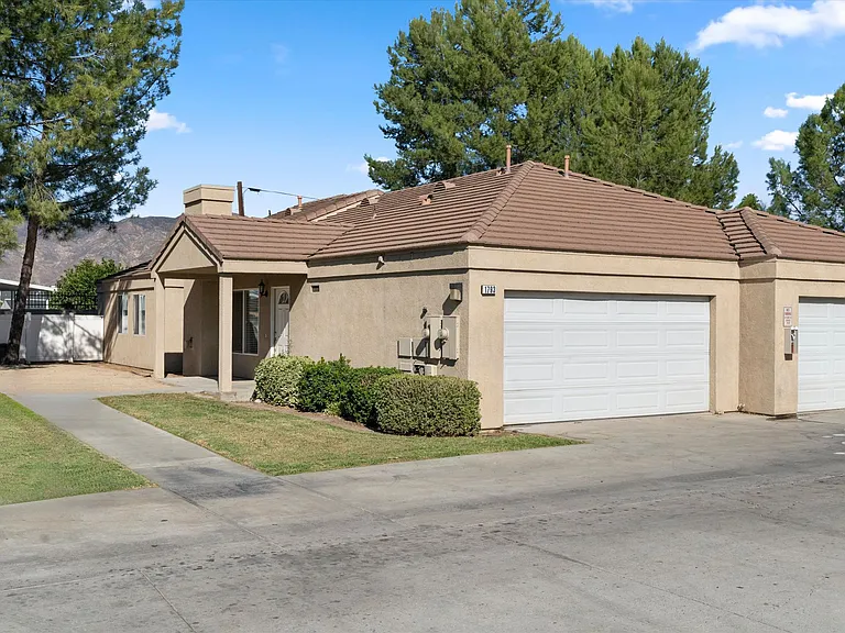 Santa Fe Palms — Photo 27