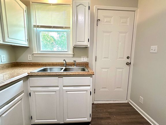 5th image of 305 1/2 Locust St #B