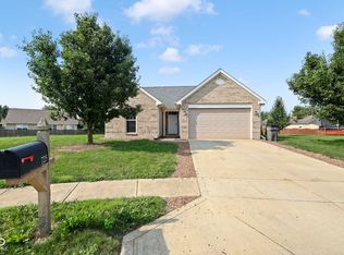 725 Roundabout Cir, Pittsboro, IN 46167