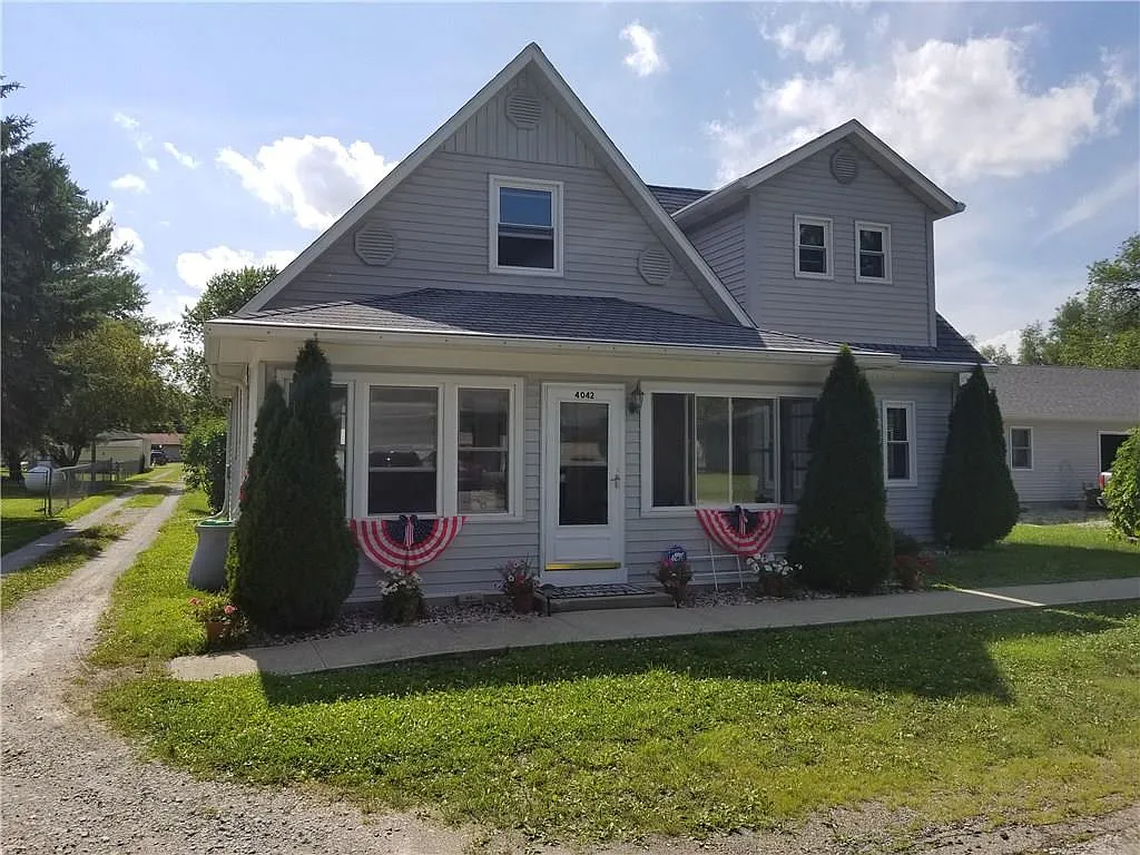 4042 N 200 W photo 1