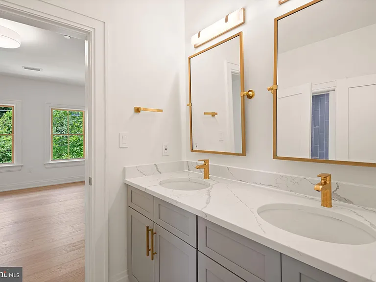 5022 Cathedral Ave NW — Photo 31