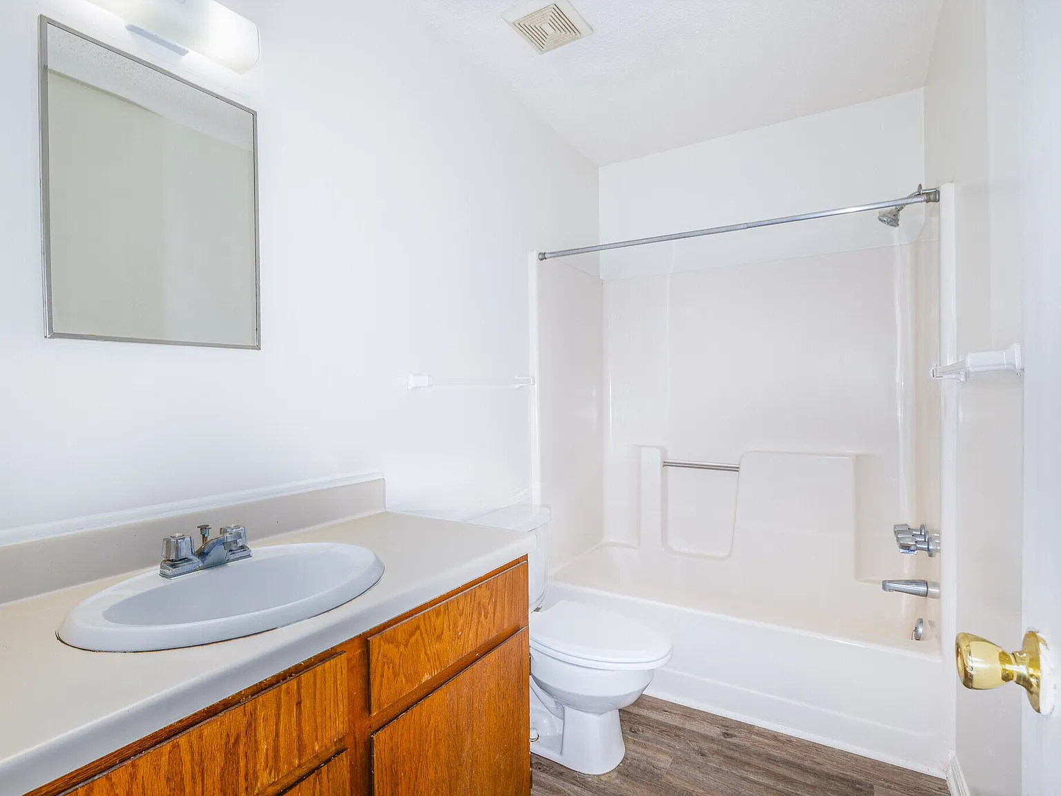 Cambridge Apts - Building 16 - E — Photo 2