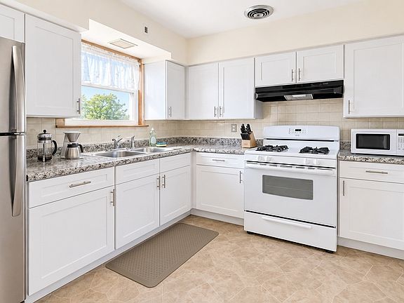 5th image of 4824 S Lotus Ave #2