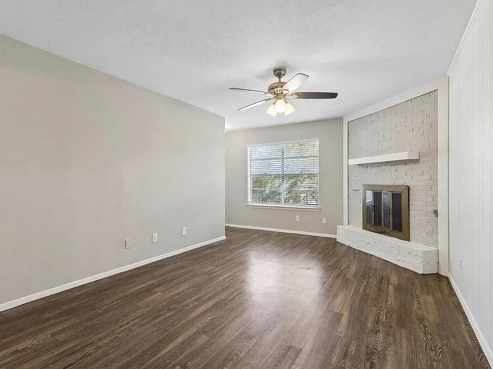 2413 Woodoak Ct