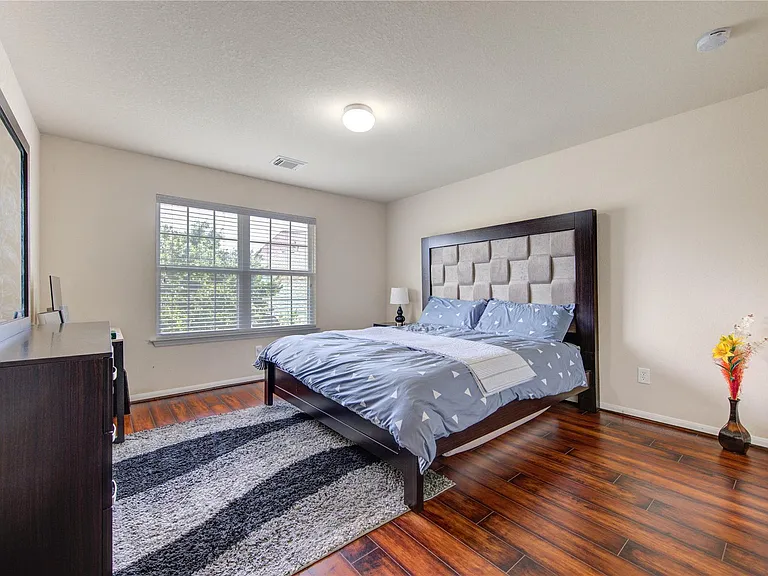 1243 Glenwood Canyon Ln — Photo 32