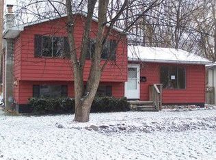 830 N East St, Fenton, MI 48430