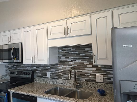 2nd image of 10586 W Oakmont Dr