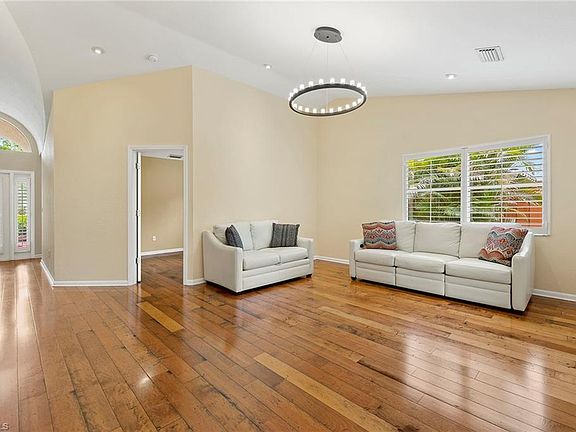 5th image of 2764 Gladiola ST