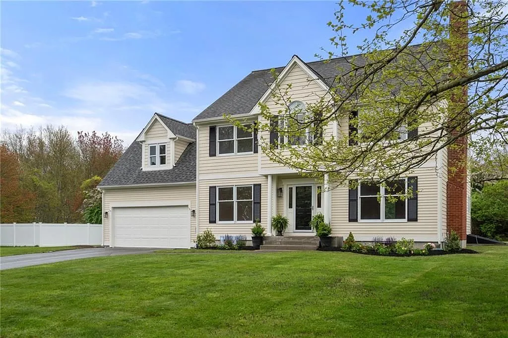 4 bed, 2.0 bath, 3041 sqft, $4,600 — Photo 3