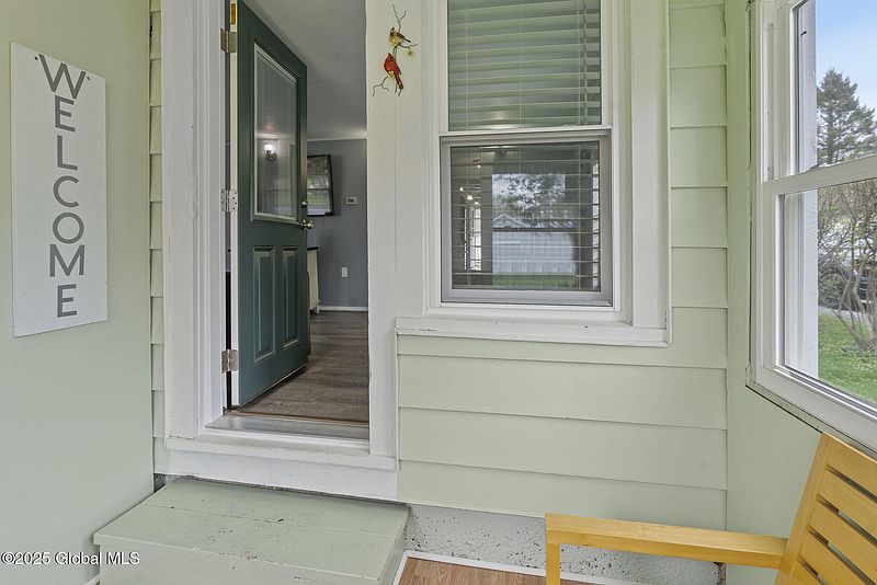 4th image of 16 James Street