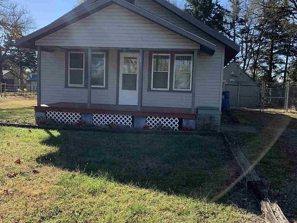 1st image of 621 W Lincoln St