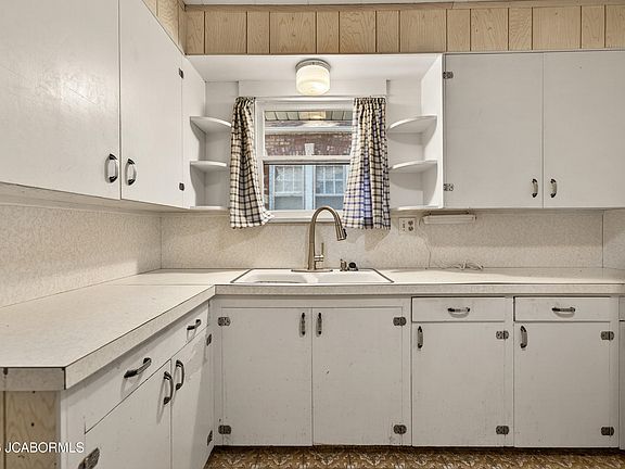 12th image of 1115 Oak St
