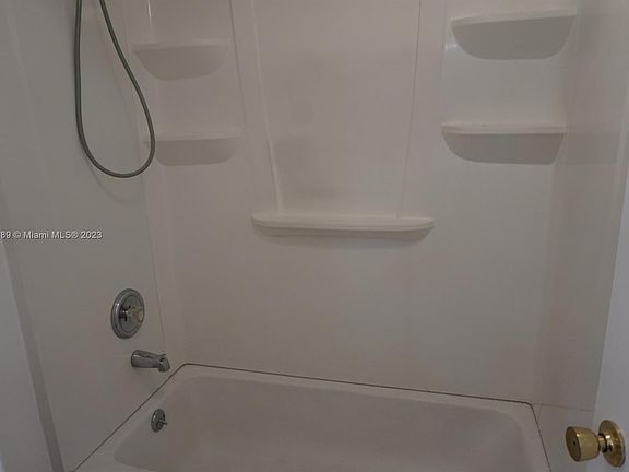 5th image of 1080 N Franklin Ave #1080C