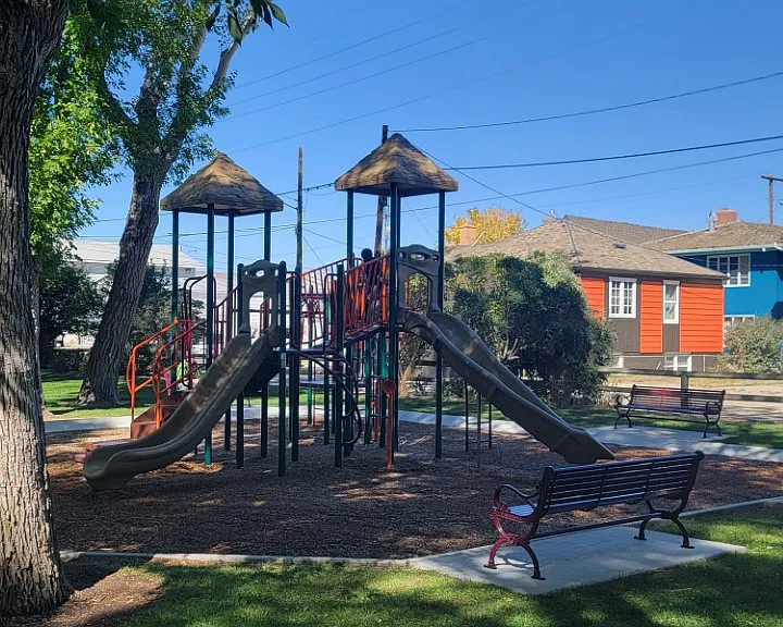 430 Elias Ave — Photo 15