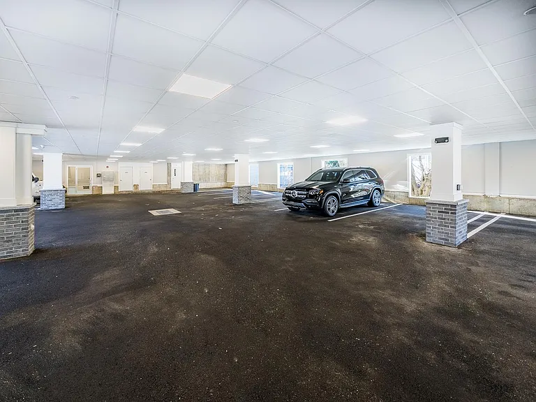 783 Kings Hwy E — Photo 18
