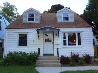 9606 W Metcalf Pl, Milwaukee, WI 53222