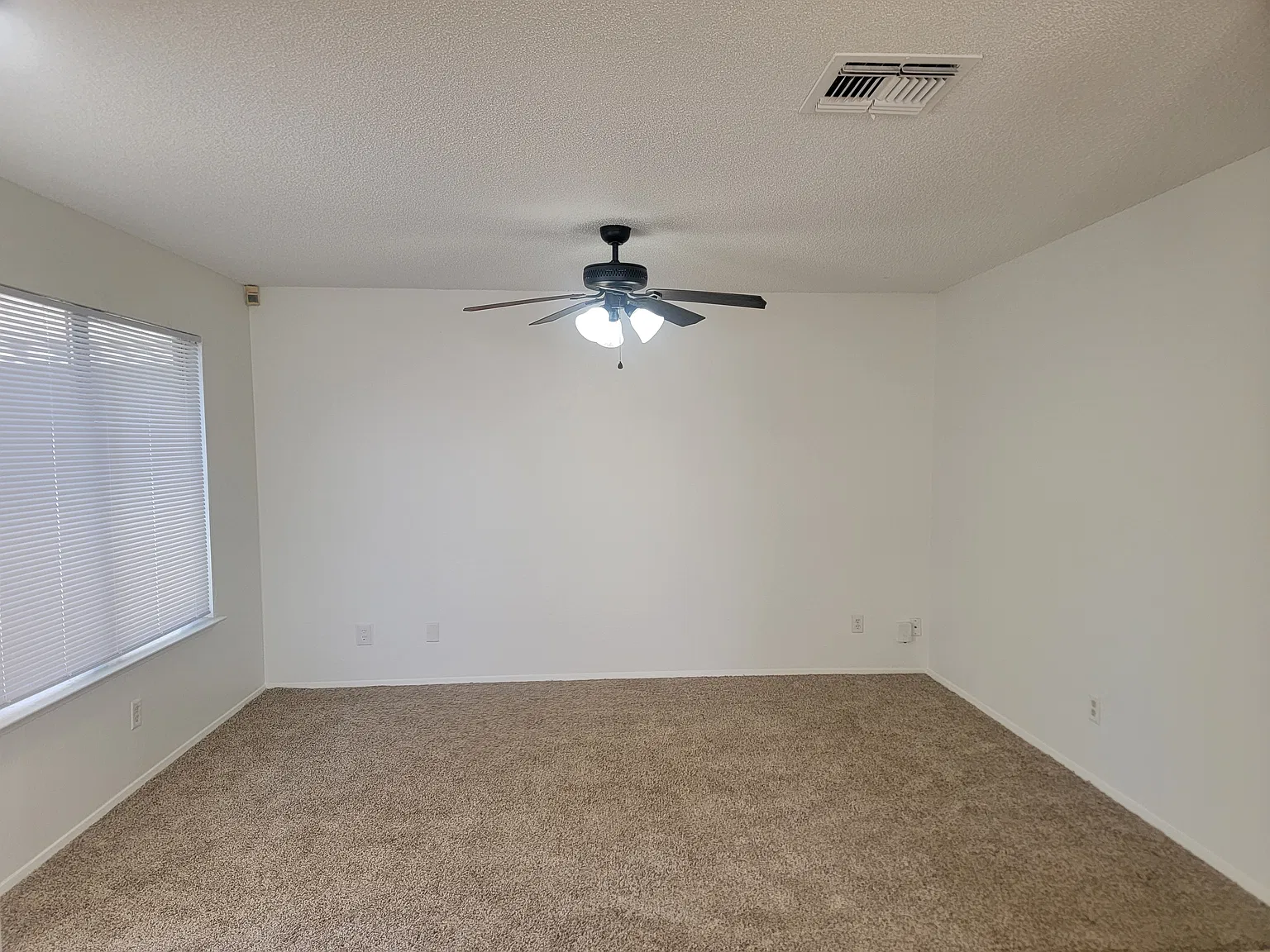 3 bed, 1040 sqft, $2,000 — Photo 2