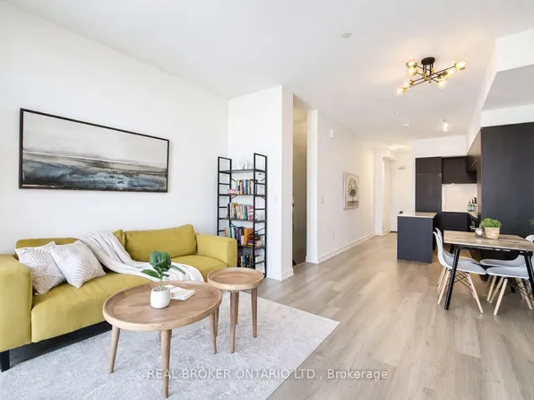 11 Steckley House Ln #404, Richmond Hill, ON L4S 0N1