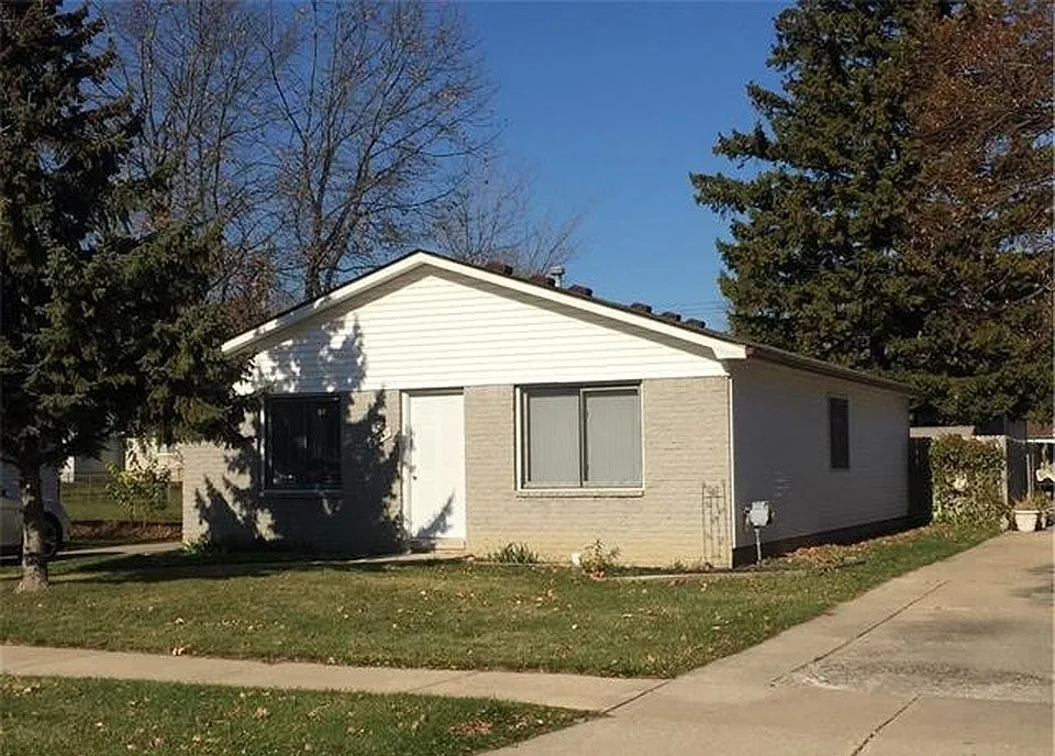 Nicke St, Clinton Township — Photo 2