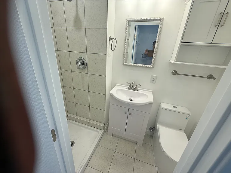 1693 N Mollison Ave — Photo 6