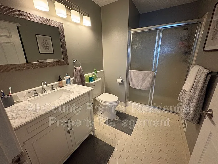 60 Versailles Ct — Photo 18