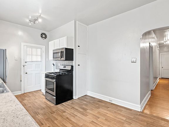 3rd image of 4928 Pine St #1