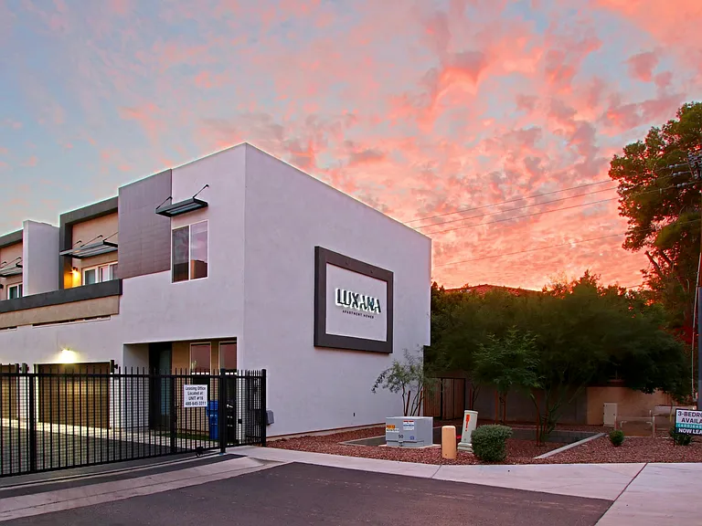 Luxana Apartments — Photo 30