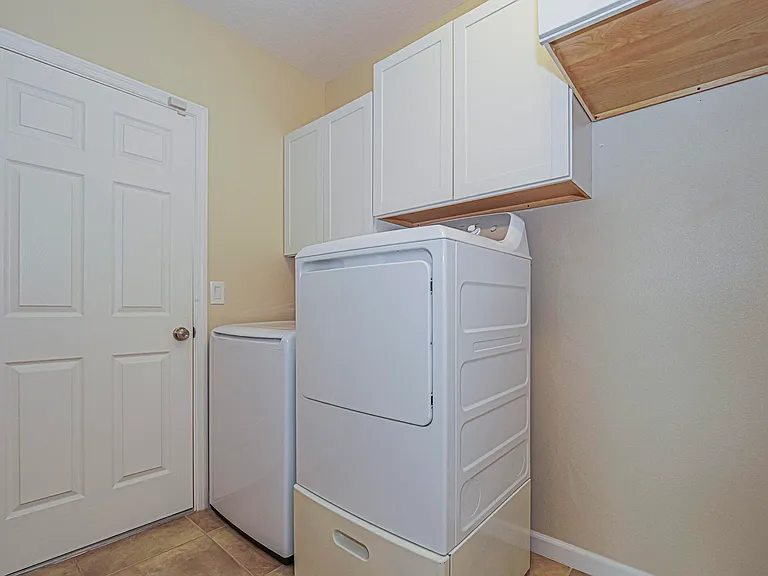 1750 Berkshire Cir SW — Photo 36