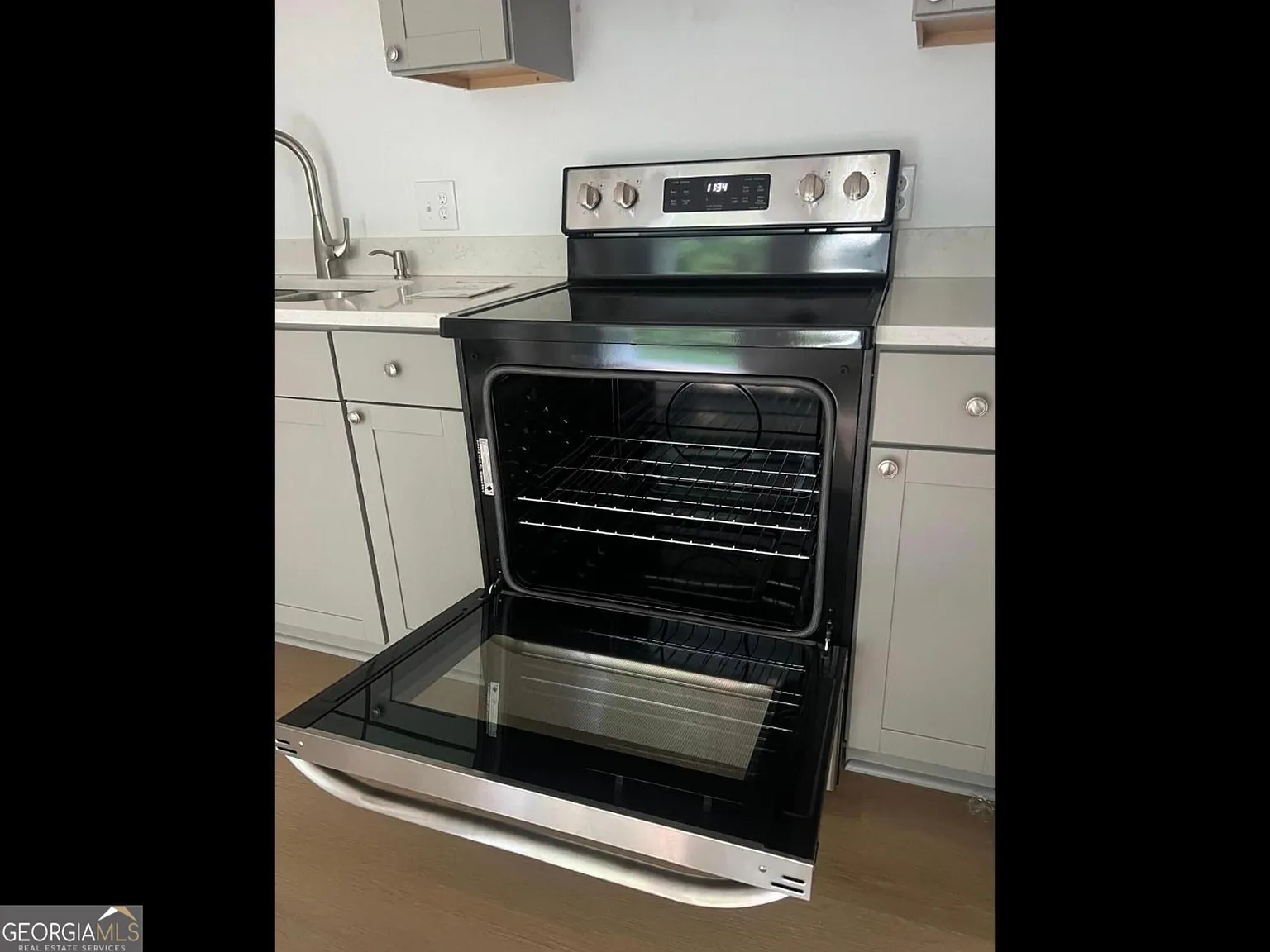 2 bed, 1.0 bath, $1,800 — Photo 4