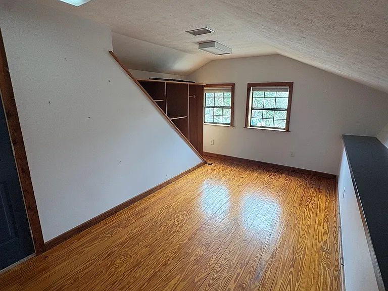 122 Beach Ave — Photo 4