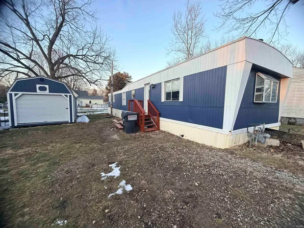 204 South St, Lapaz, IN 46537