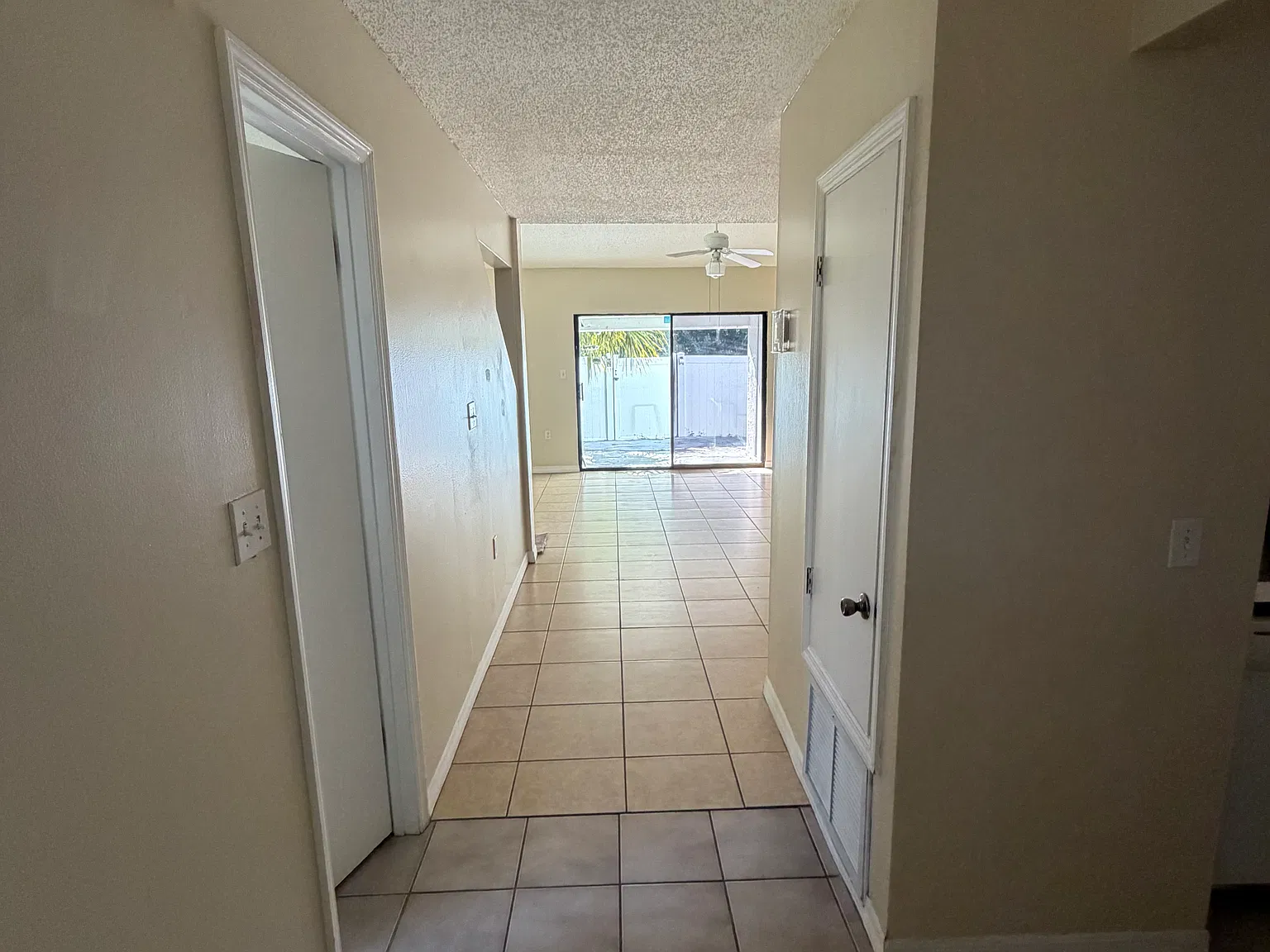 2 bed, 2.5 bath, 1230 sqft, $1,625 — Photo 2