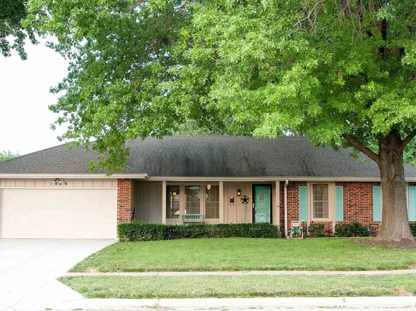 1800 SW Arrowhead Rd, Topeka, KS 66604