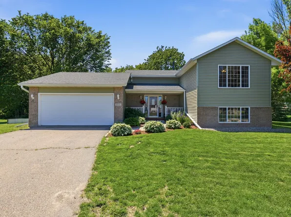 971 Lacy Ct, Belle Plaine, MN 56011