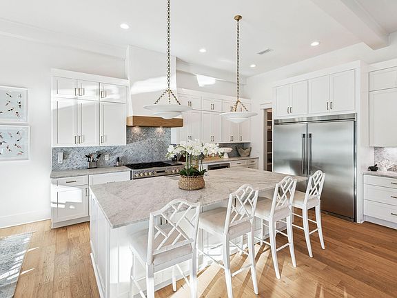 4th image of 49 Brown St