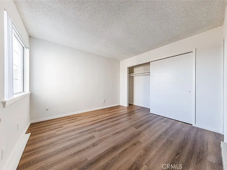 810 E Grand Ave — Photo 16