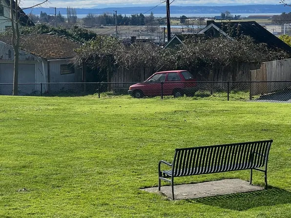 8415 Park Dr APT 4, Stanwood, WA 98292