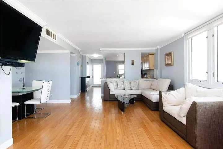 2 bed, 2.0 bath, 1425 sqft, $3,500 — Photo 2