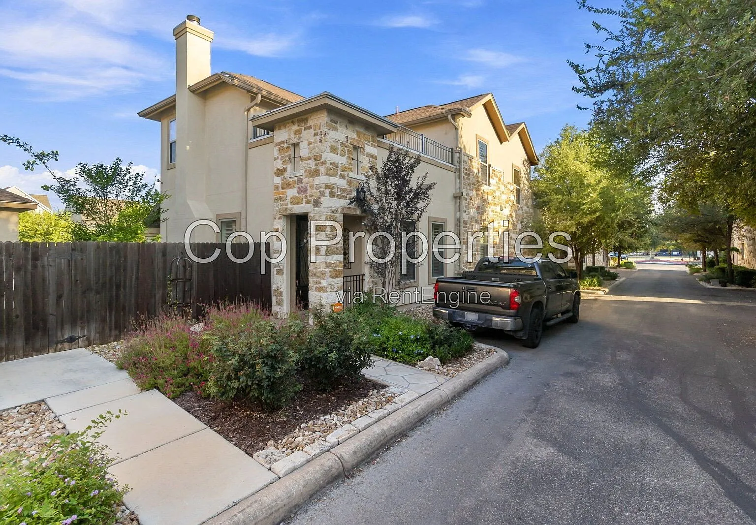 3 bed, 2.5 bath, $2,700 — Photo 2